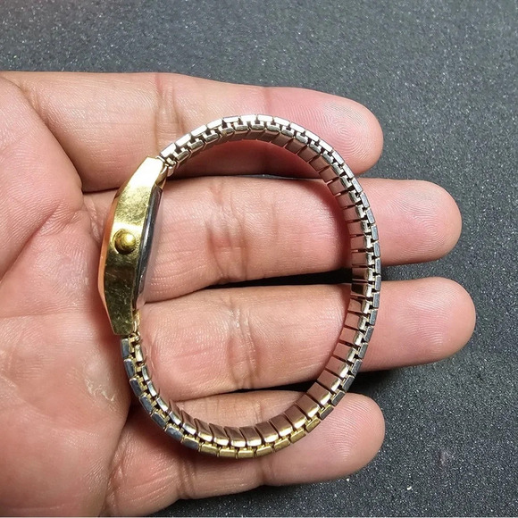 Armitron Diamind Quartz Ladies Watch Gold Tone Black Dial Working 25/5116 - Picture 5 of 9